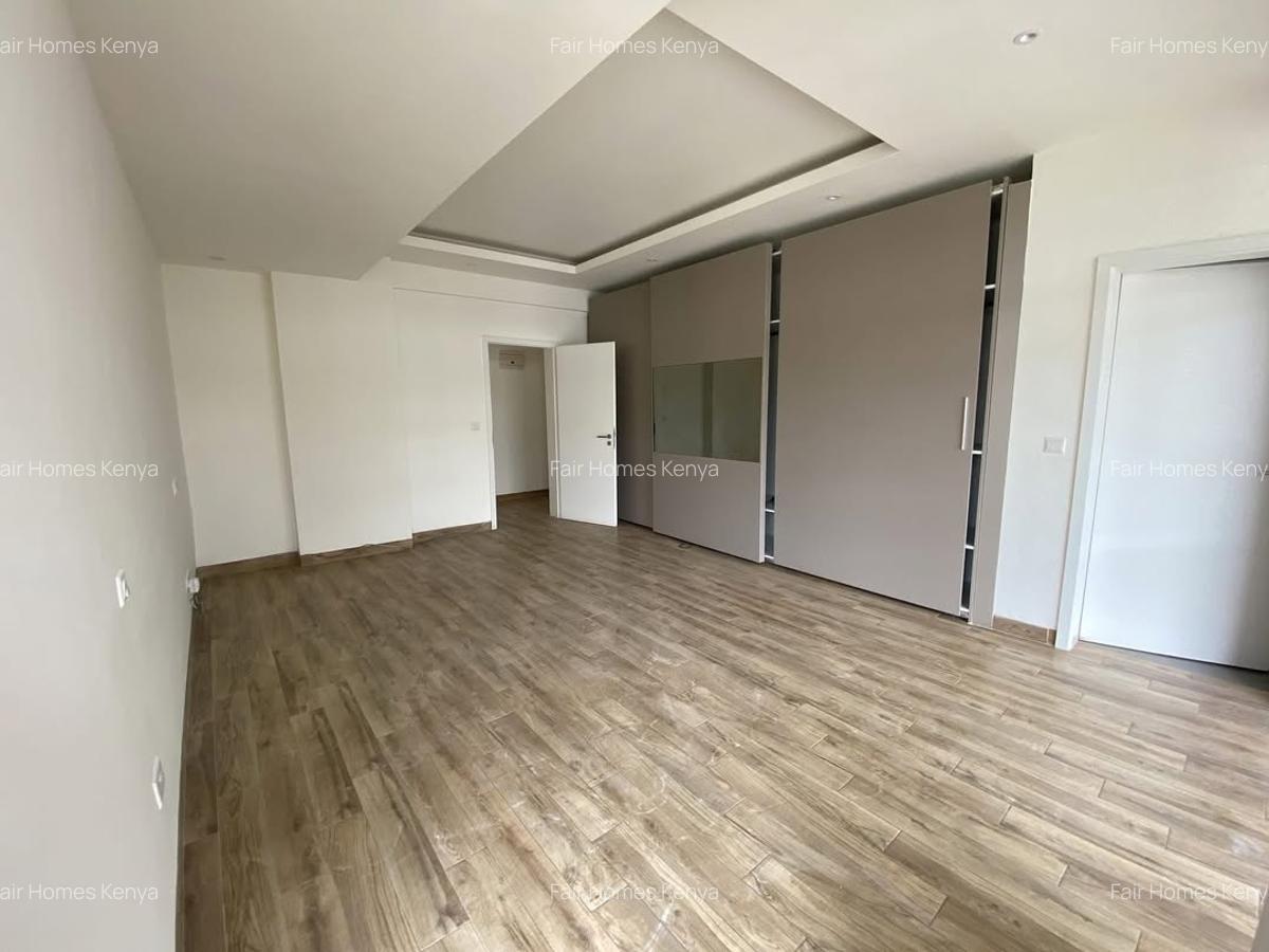 4 Bed Apartment with En Suite at Riverside Drive - 4