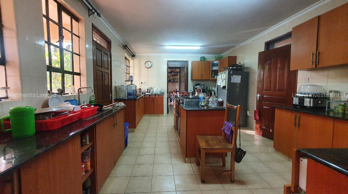 5 Bed House with En Suite at Old Runda - 5