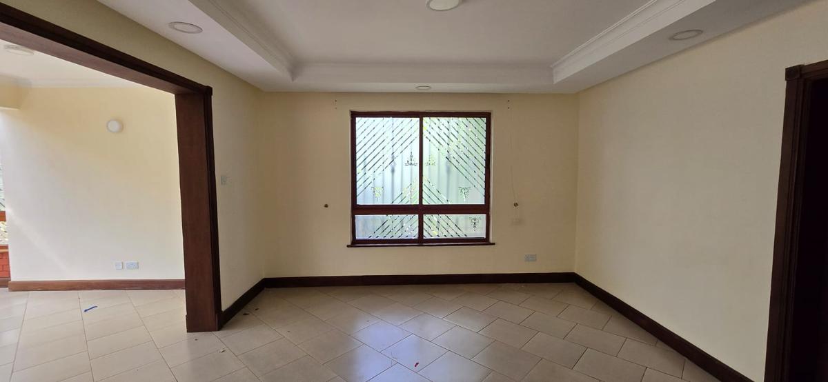 5 Bed House with En Suite in Spring Valley - 14
