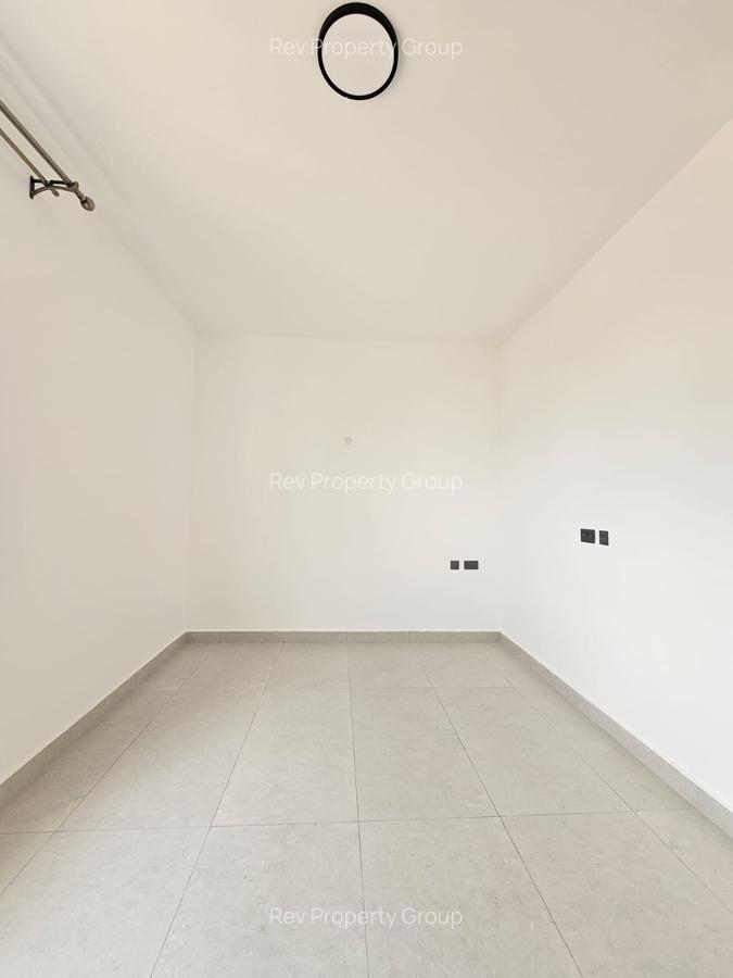 2 Bed Apartment with En Suite in Brookside - 9