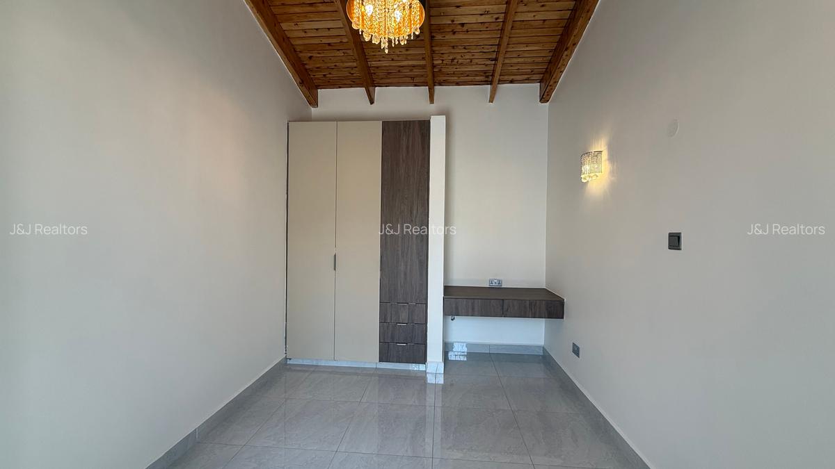 4 Bed Townhouse with En Suite in Rhapta Road - 16