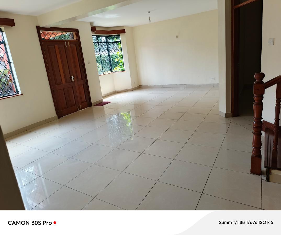 4 Bed Townhouse with En Suite at Lavington - 5
