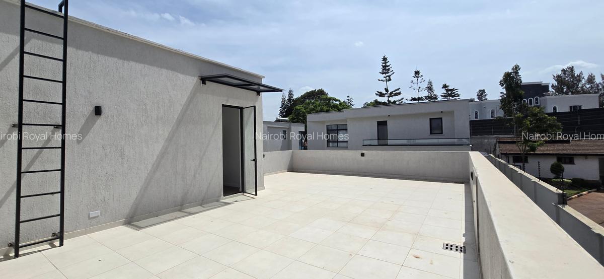 5 Bed Townhouse with En Suite at Lavington Green - 15
