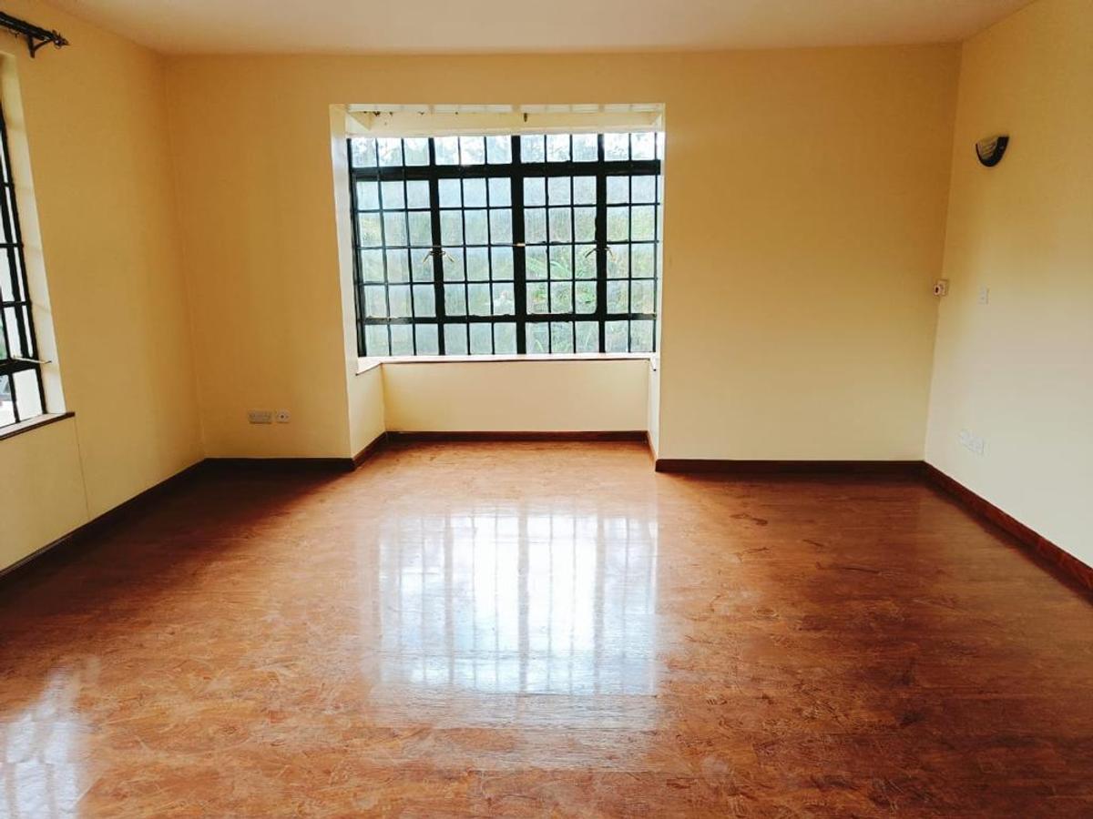 5 Bed House with En Suite in Lavington - 18