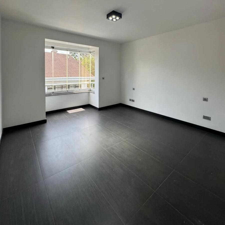 3 Bed Apartment with En Suite in Riverside - 8