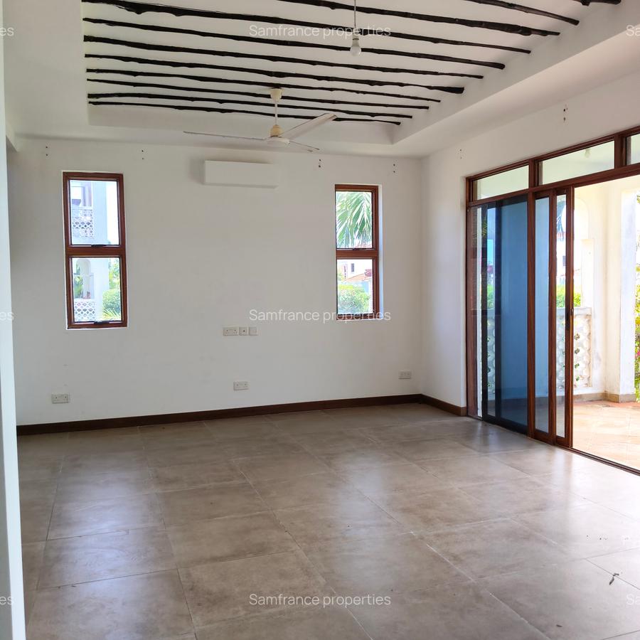 3 Bed Townhouse with En Suite at Sultan Palace - 2