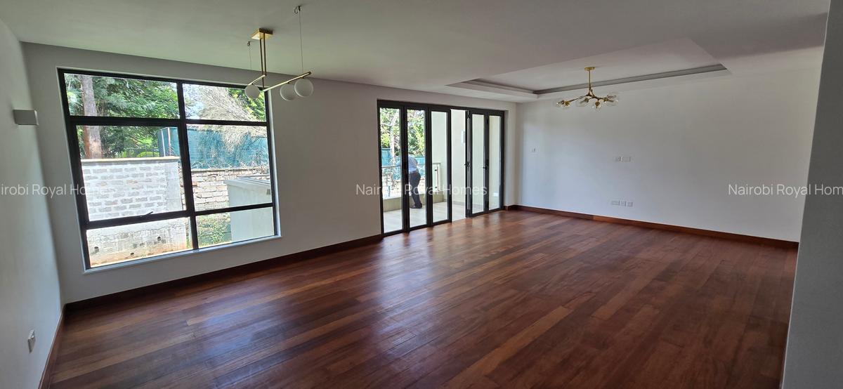 4 Bed Apartment with En Suite at Two Rivers Loft - 6