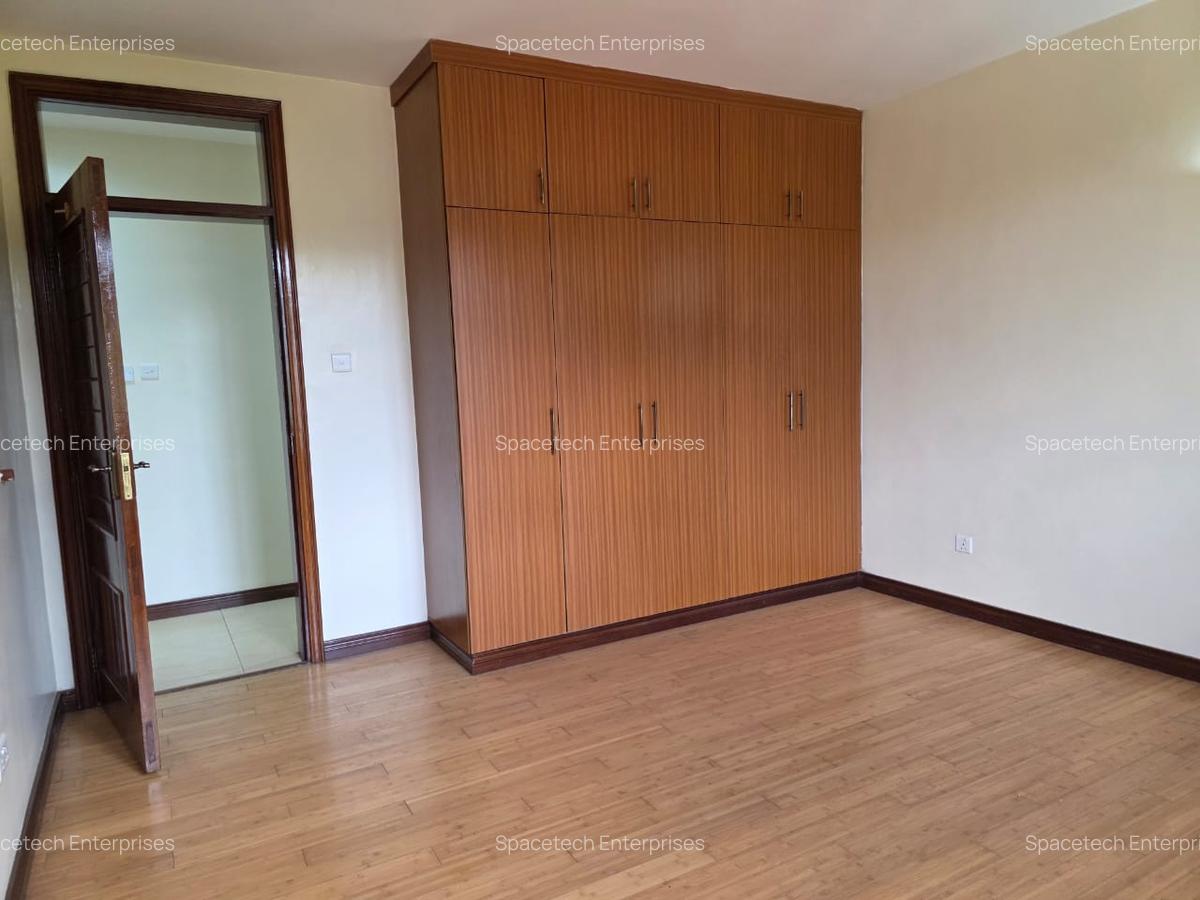 3 Bed Apartment with En Suite in Riverside - 7