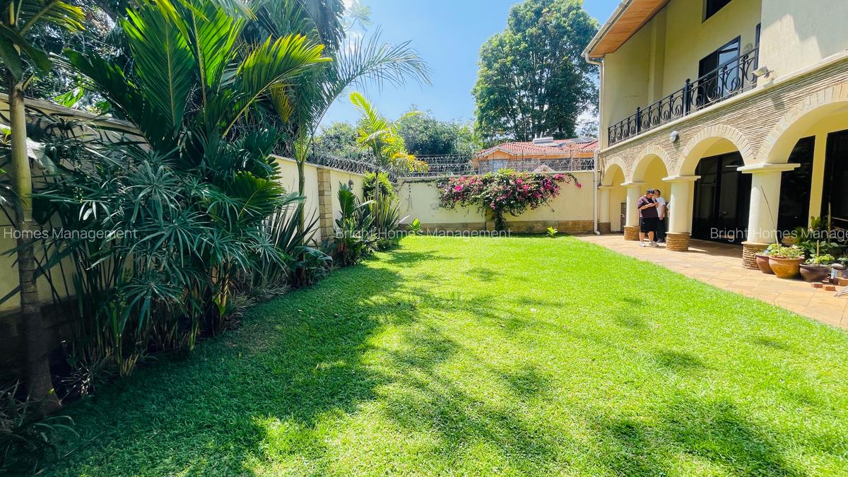 5 Bed Townhouse with En Suite in Lavington - 3