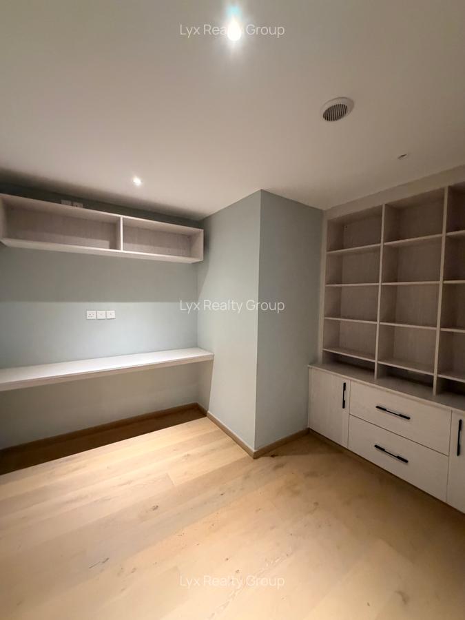 4 Bed Villa with En Suite in Spring Valley - 13