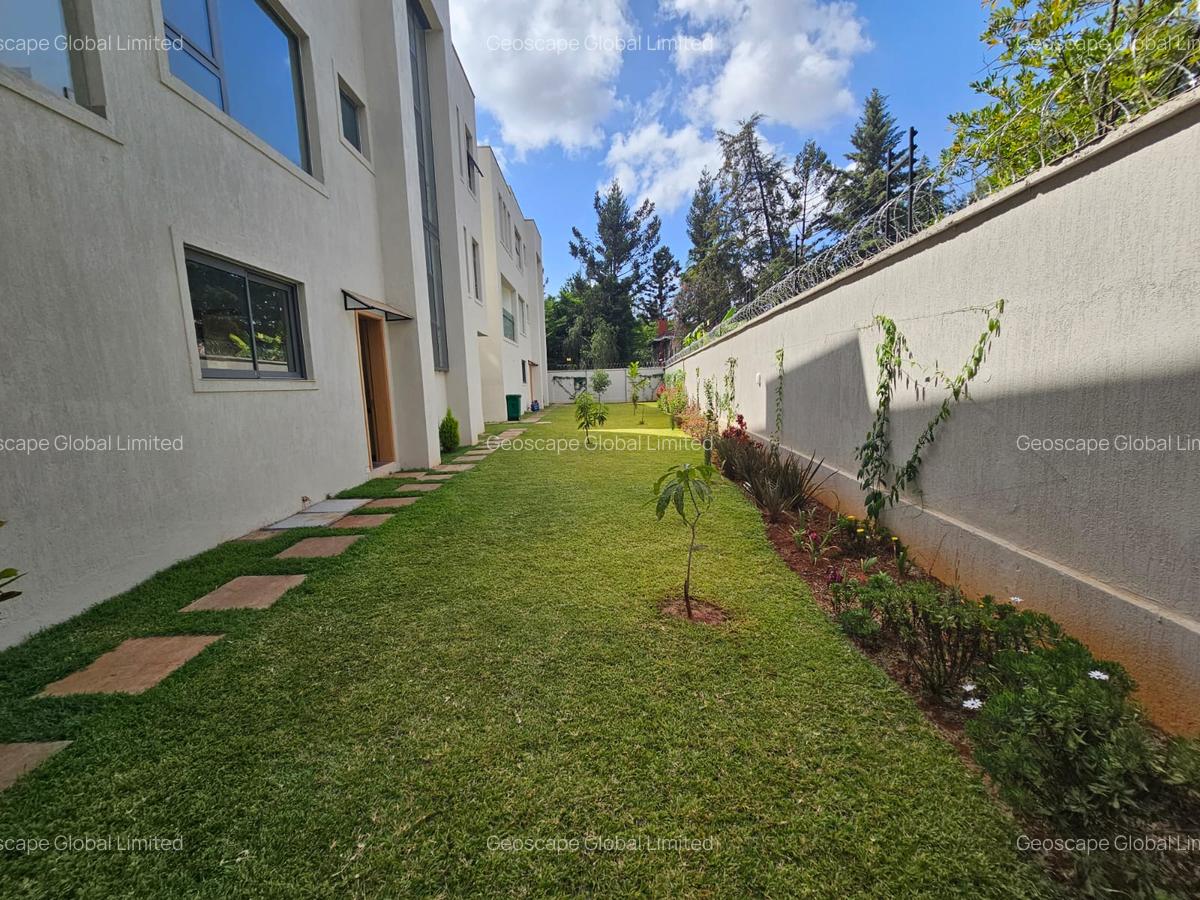 6 Bed Townhouse with En Suite in Lavington - 9