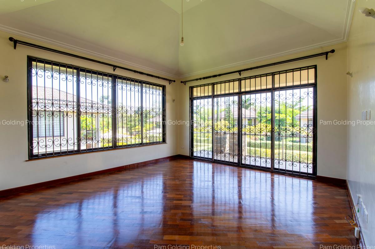 4 Bed House at Ridgeways Lane - 11