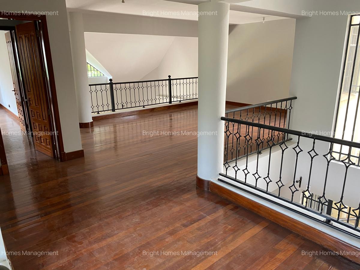 5 Bed Townhouse with En Suite in Lavington - 10