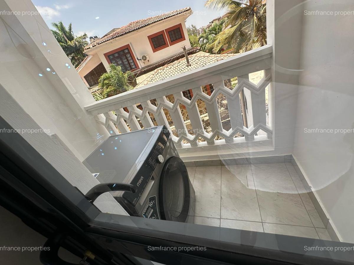 2 Bed Apartment with En Suite at 1 St Avanue - 8