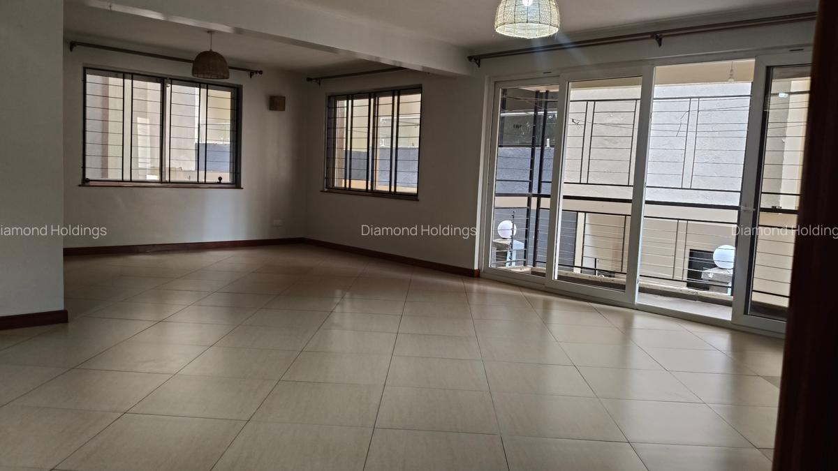 4 Bed Apartment with En Suite at Parklands - 6