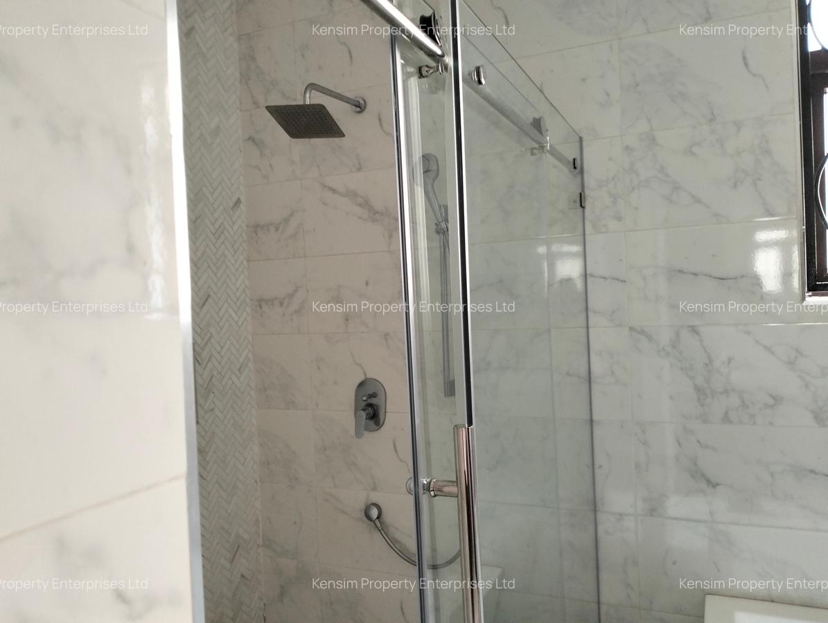 5 Bed Townhouse with En Suite in Lavington - 12