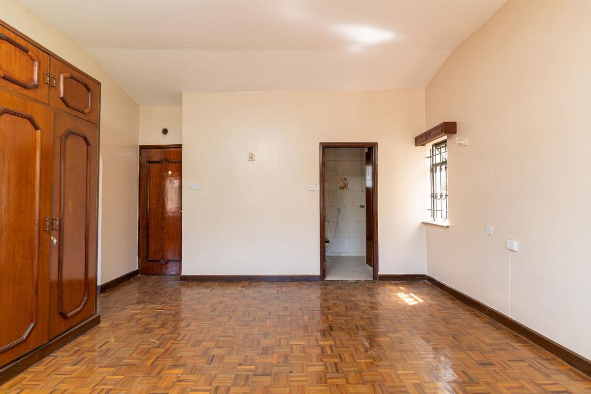 5 Bed House with En Suite in Westlands Area - 7