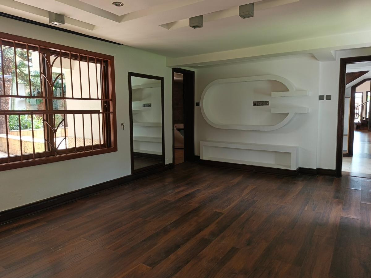 6 Bed House with En Suite in Kyuna - 8