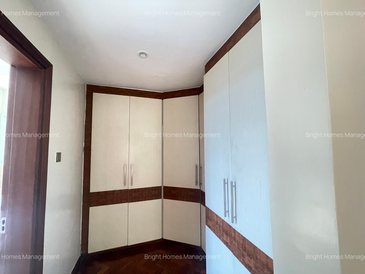 Furnished 3 Bed Apartment with En Suite in Riverside - 17