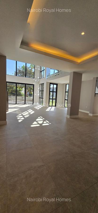 5 Bed Townhouse with En Suite at Palm Valley - 6