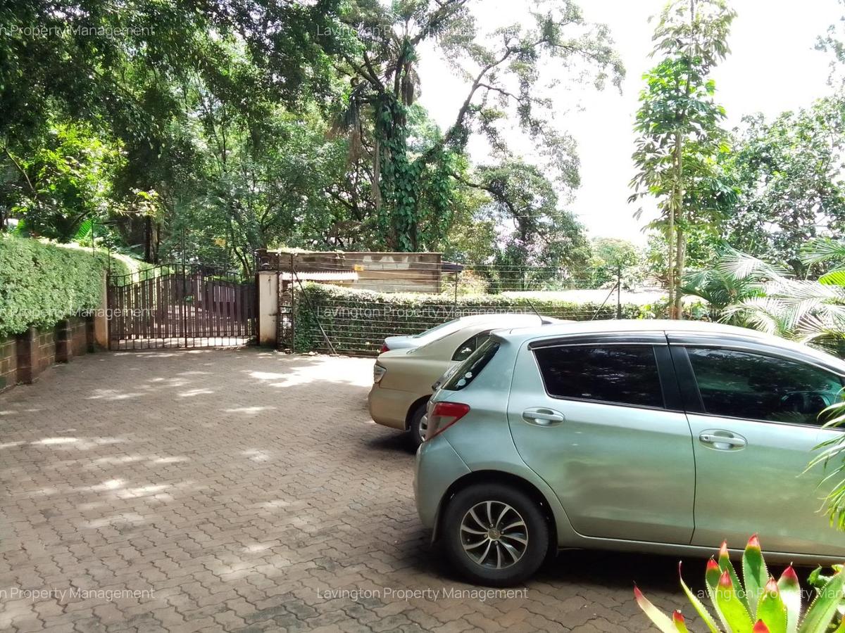 4 Bed House with En Suite at Lavington - 18