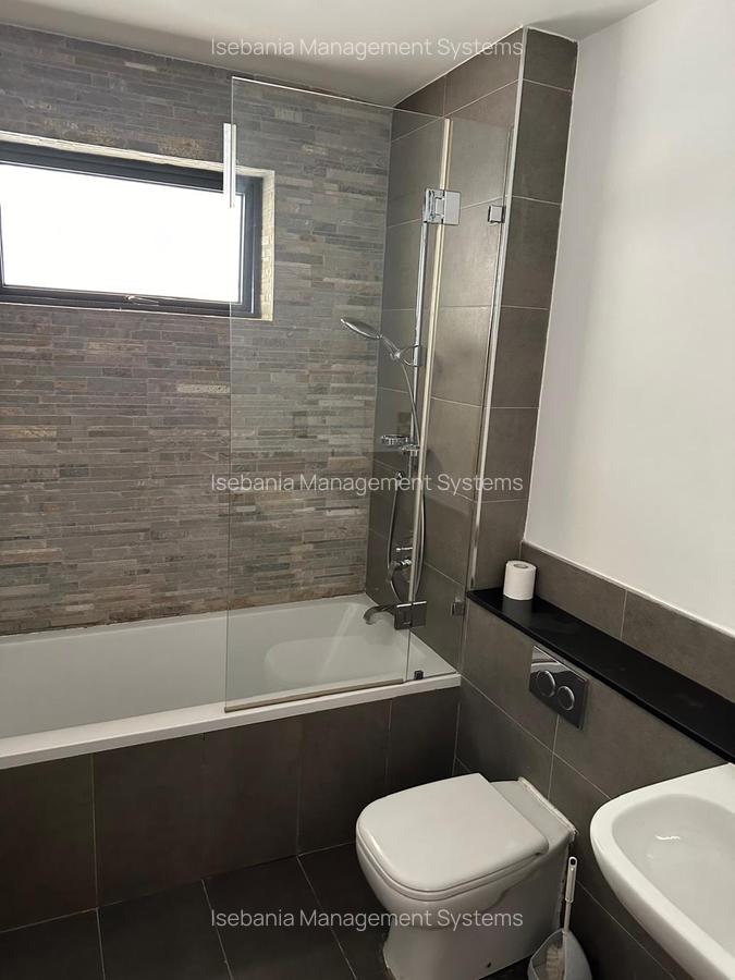 8 Bed House with En Suite at - 16