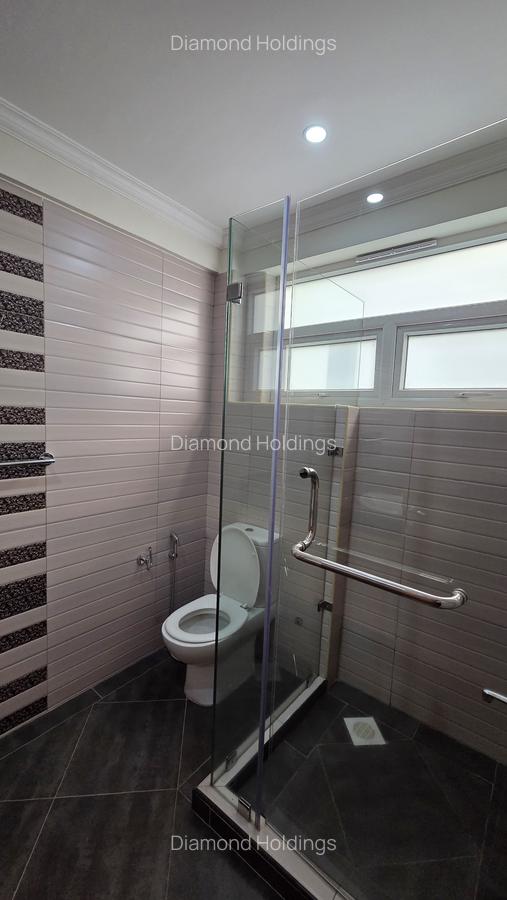 4 Bed Apartment with En Suite at Parklands - 2