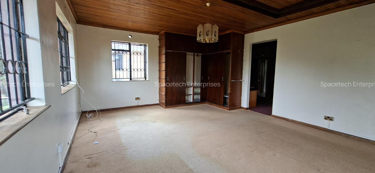 4 Bed House with En Suite in Runda - 12