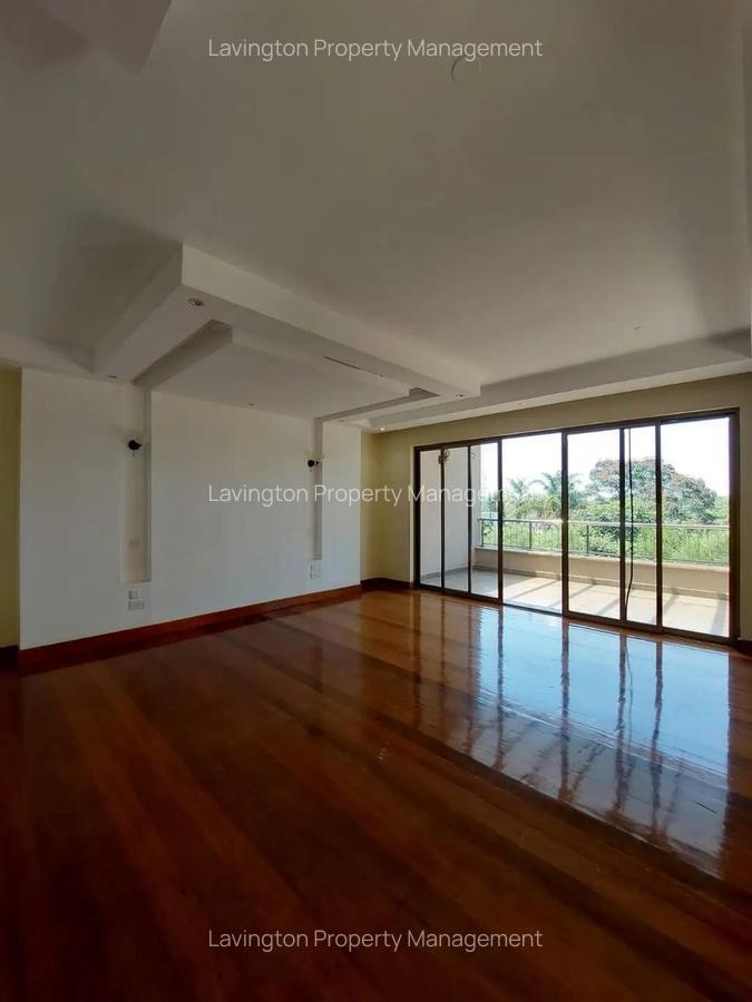 5 Bed House with En Suite at Lavington Green - 11