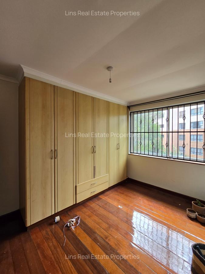 5 Bed Townhouse with En Suite in Brookside - 9