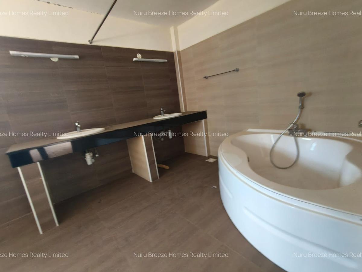 5 Bed Townhouse with En Suite in Karen - 16