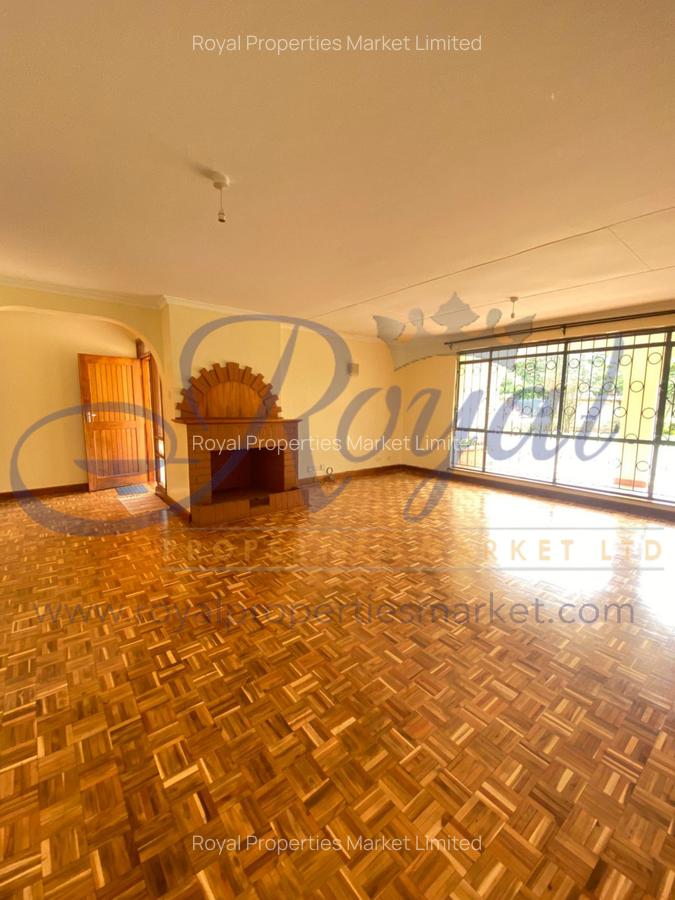 4 Bed Townhouse with En Suite in Mountain View - 2