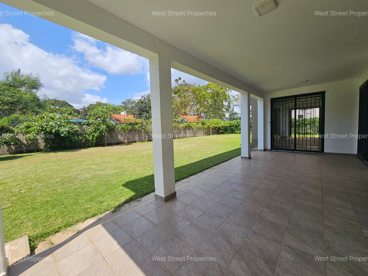 6 Bed Villa with En Suite at Lavington - 16