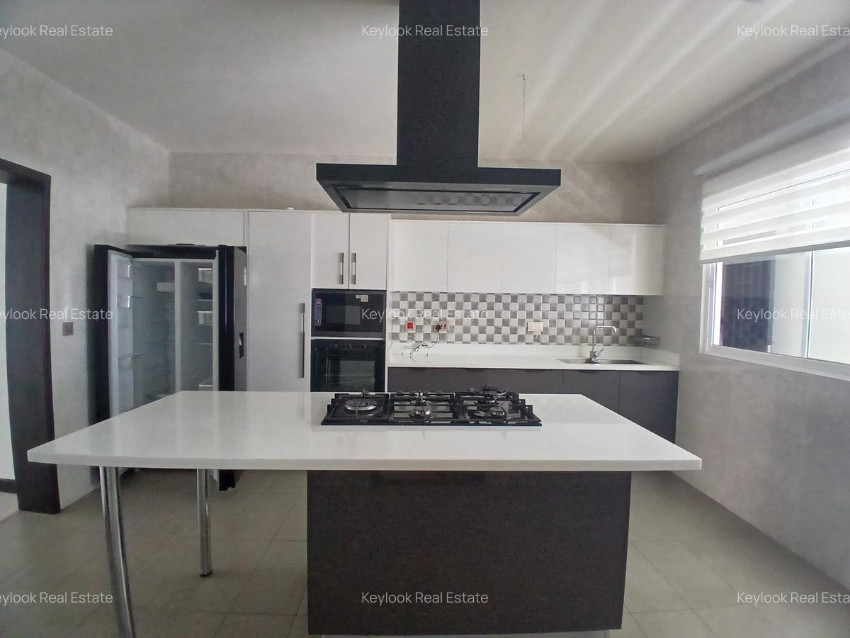 3 Bed Apartment with En Suite at Riverside Drive - 18