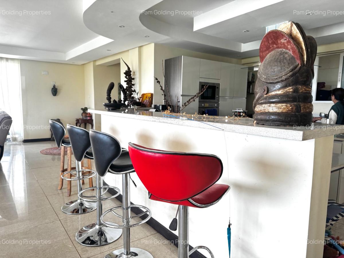 Furnished 3 Bed Apartment with En Suite in Riverside - 2