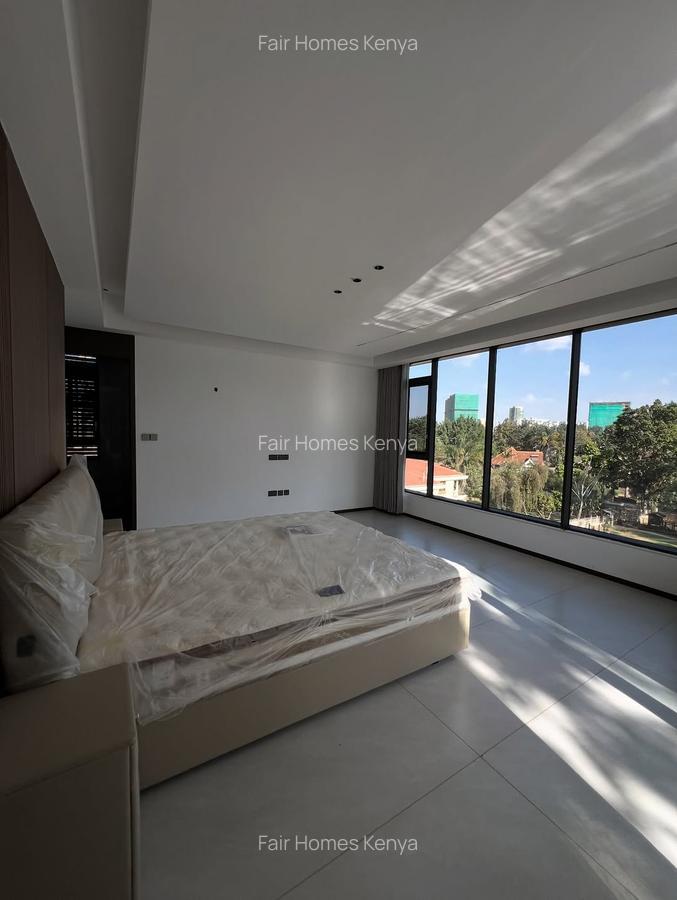 5 Bed Townhouse with En Suite at Lavington Green - 14