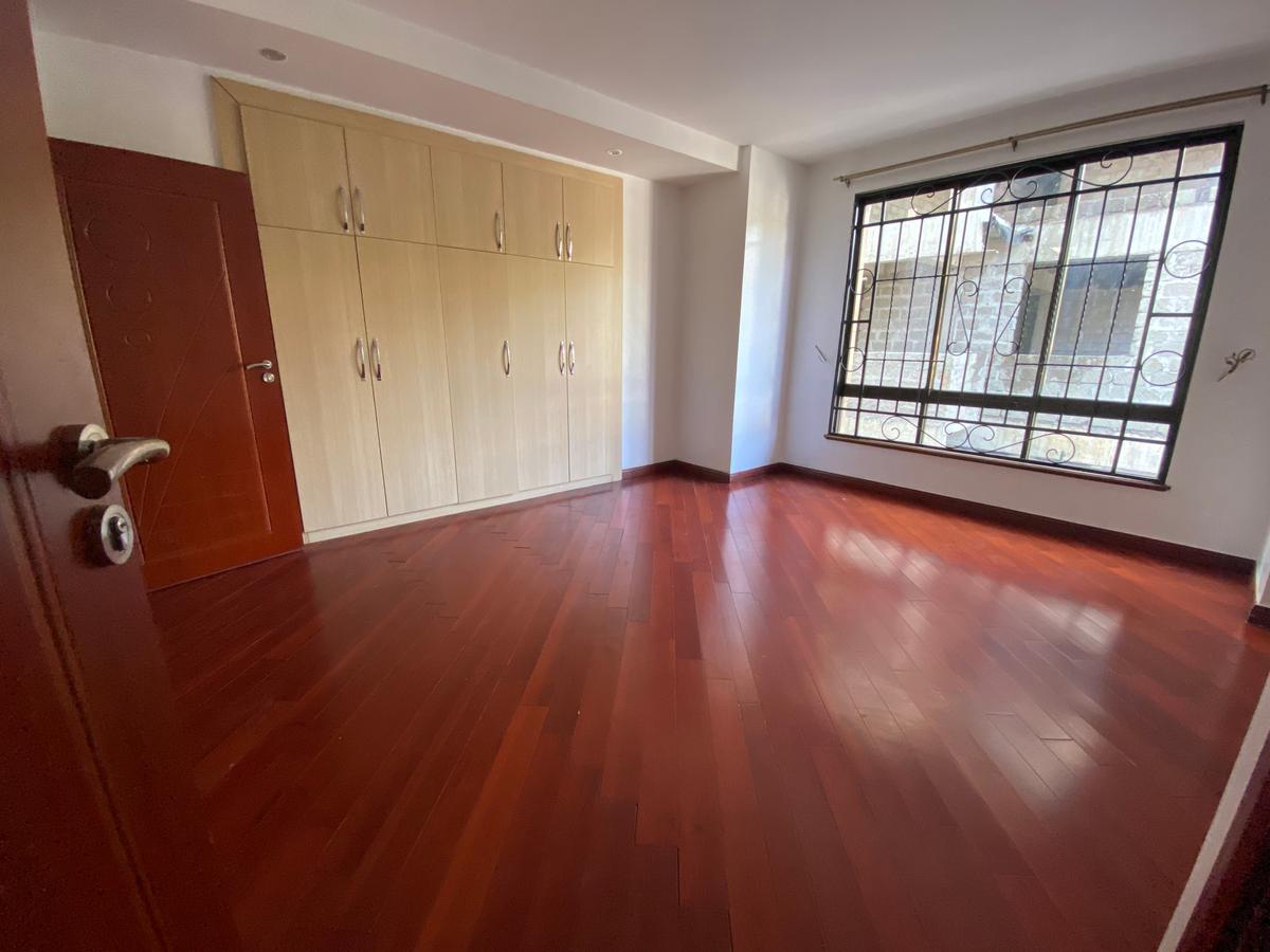 3 Bed Apartment with En Suite at Lavington - 13