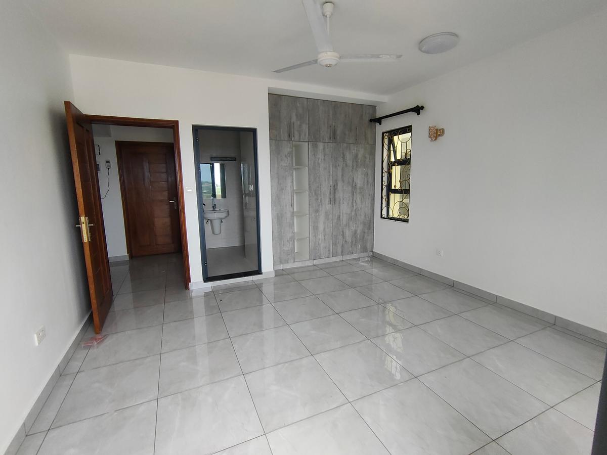 3 Bed Apartment with En Suite in Kizingo - 8