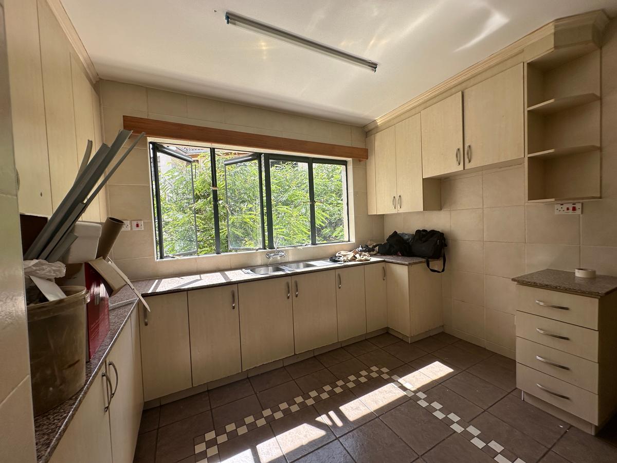 Serviced 3 Bed Apartment with En Suite in Lavington - 9