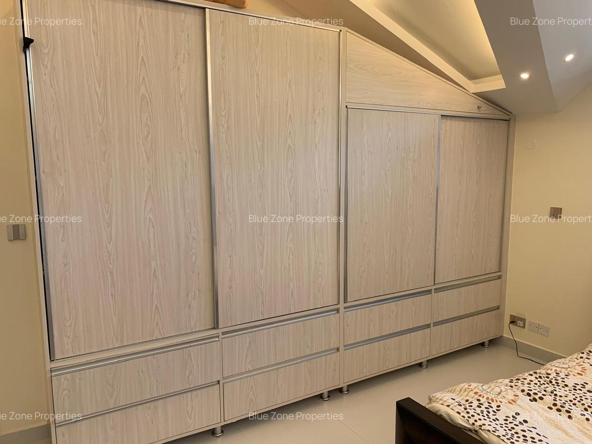 3 Bed Townhouse with En Suite at Close To Un - 10