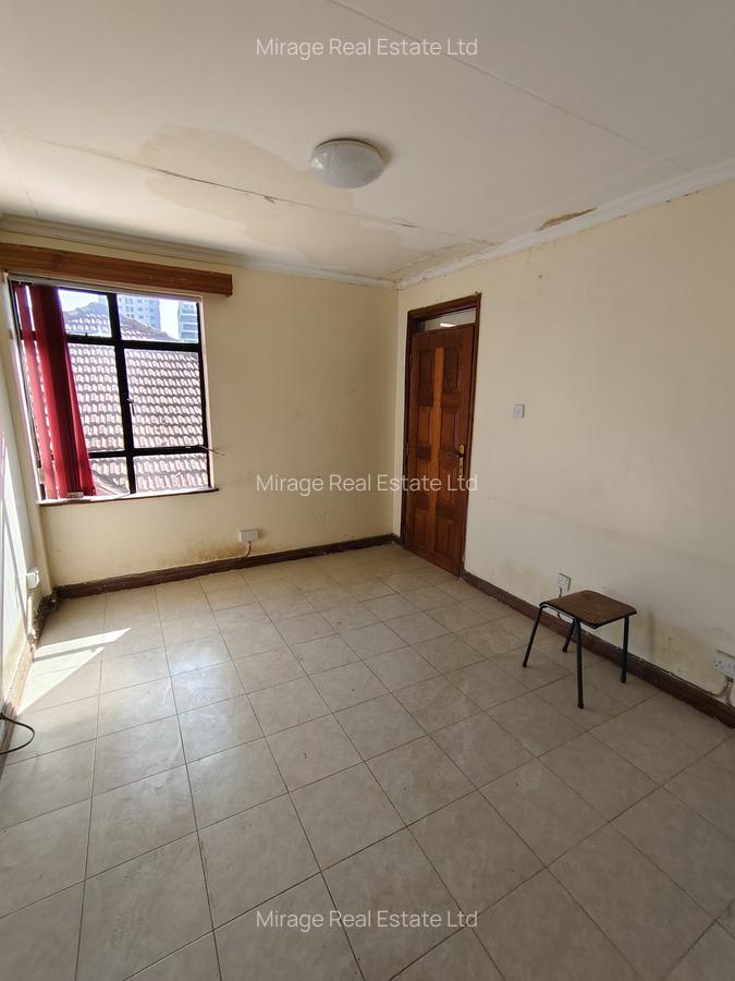 Commercial Property with Service Charge Included in Kilimani - 7