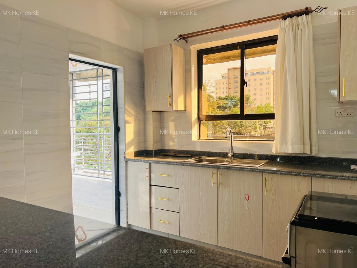 Studio Apartment with En Suite at Safari Park - 12