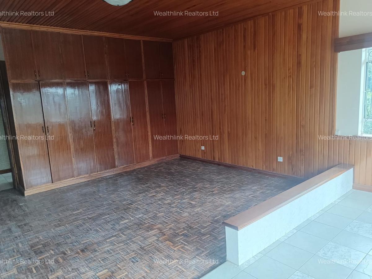 5 Bed House with En Suite at Nyari - 7