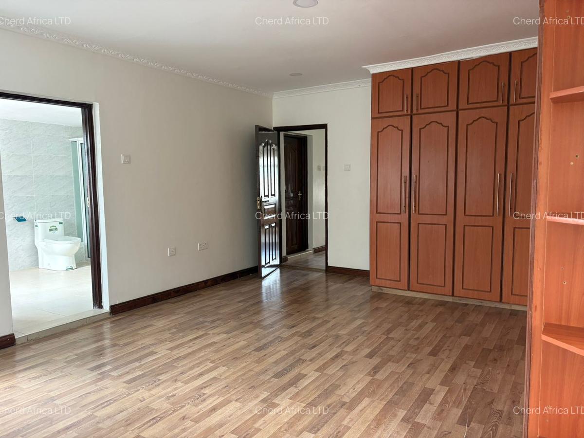4 Bed House with En Suite at Membley - 4