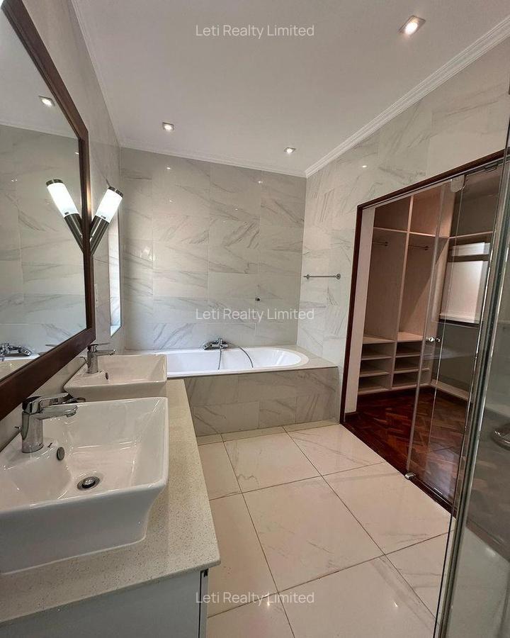 4 Bed Townhouse with En Suite in Lavington - 6