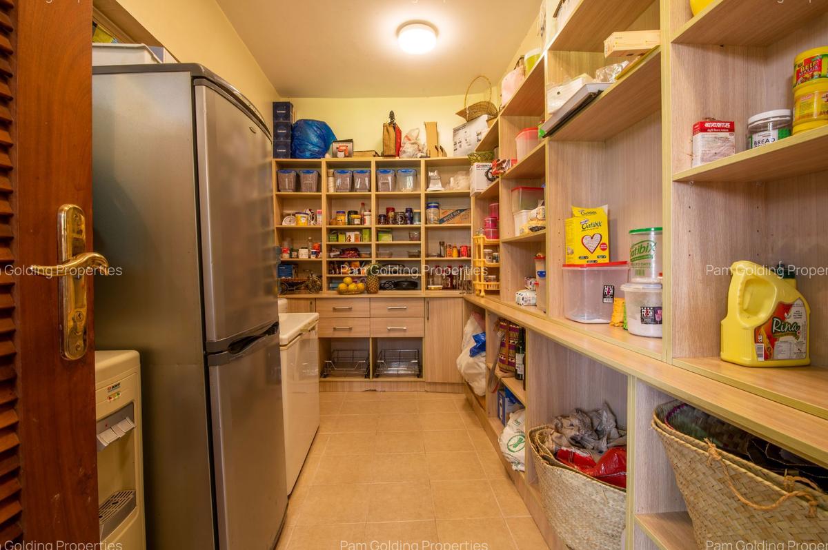 4 Bed House with En Suite in Karen - 3