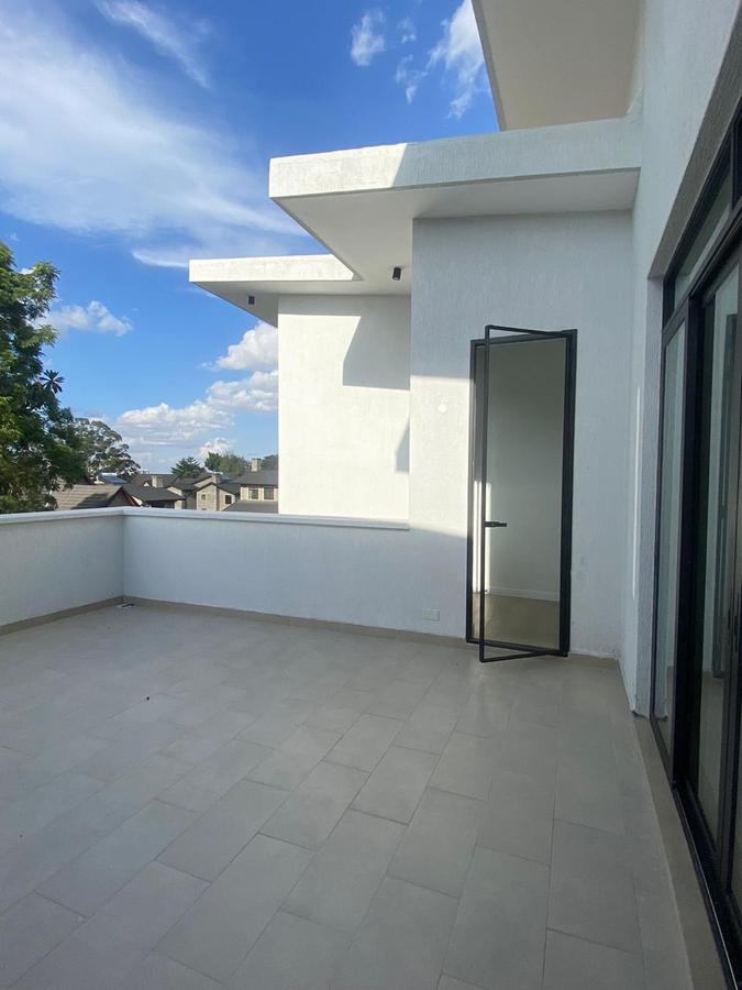 5 Bed Townhouse with En Suite in Lavington - 3