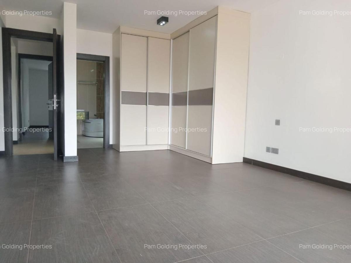 3 Bed Apartment with En Suite in Riverside - 8