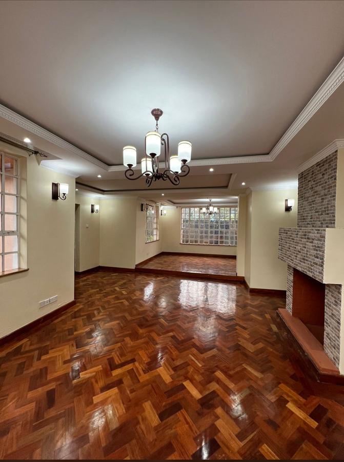 5 Bed Townhouse with En Suite in Lavington - 4