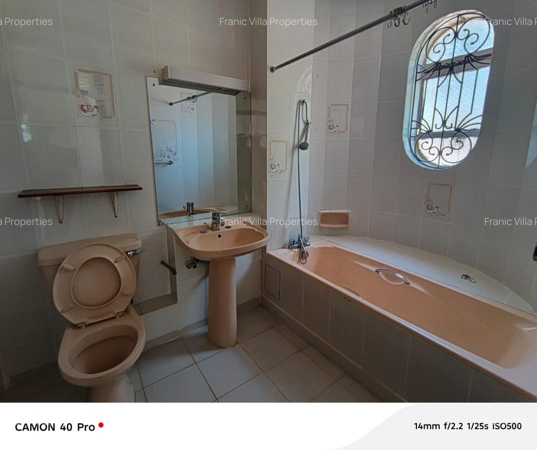 5 Bed House with En Suite at Nyari - 12